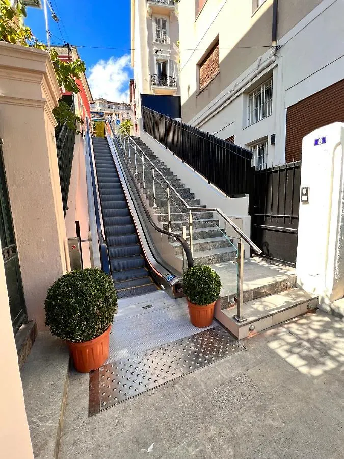 Appartement GRAND LOFT chic et moderne, déco industrielle à Beausoleil