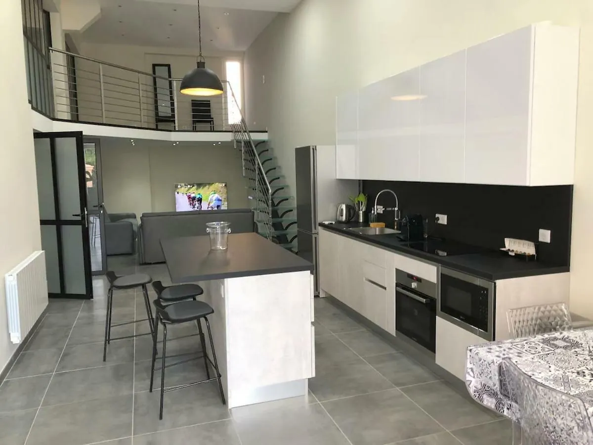 Appartement GRAND LOFT chic et moderne, déco industrielle à Beausoleil 0*,
