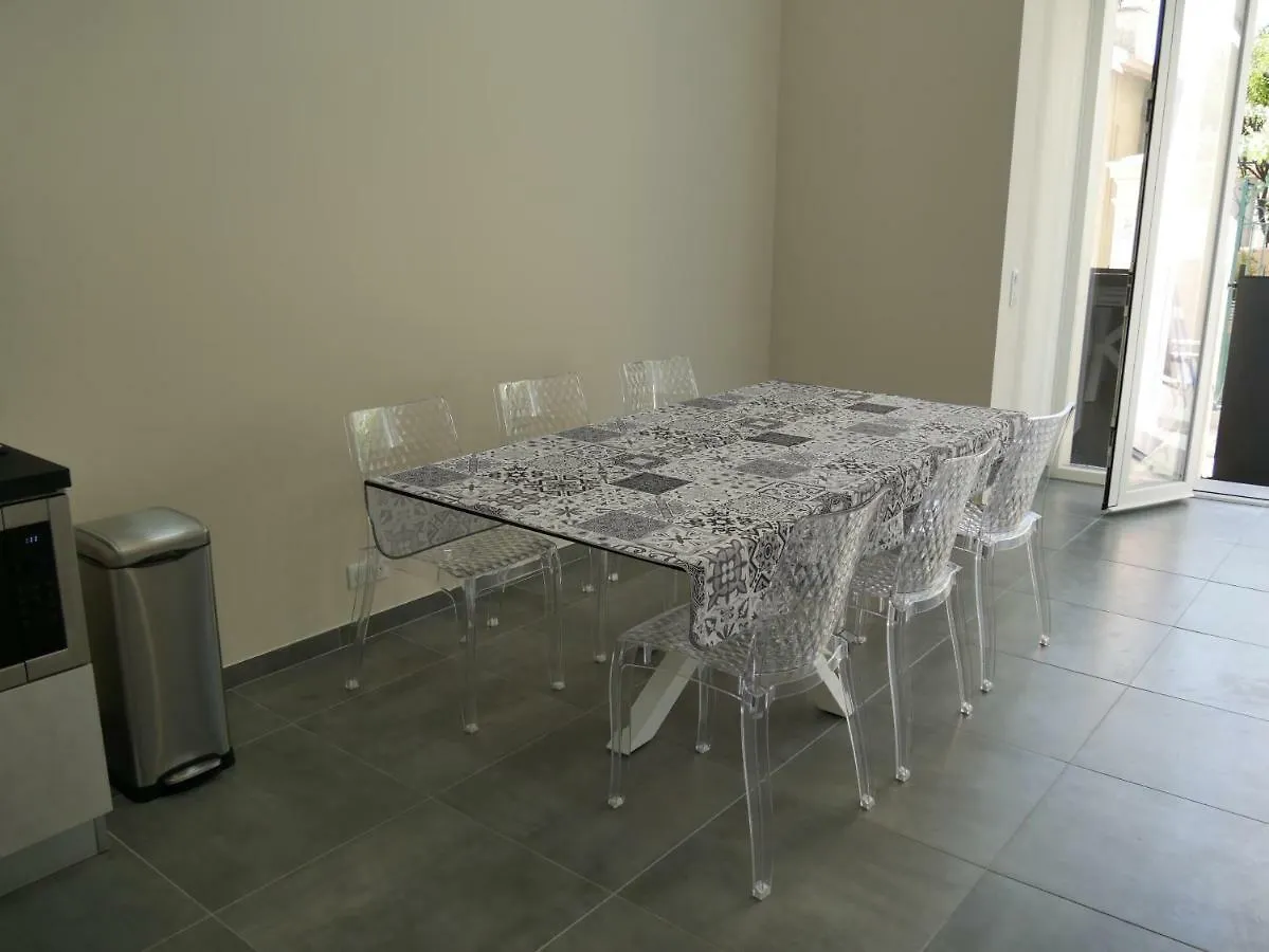 Appartement GRAND LOFT chic et moderne, déco industrielle à Beausoleil